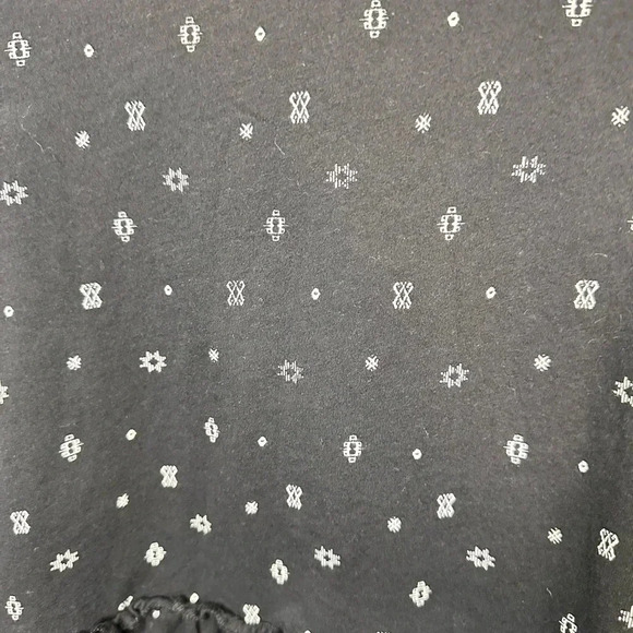 Torrid Top Womens 1X Short Flutter Sleeve V-Neck Peplum Black All Over Print - Picture 4 of 5